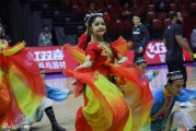 总决赛上的西域风情：新疆啦啦宝贝用民族舞点燃CBA赛场
