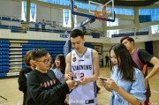 CBA颜值王杨鸣校园秀球技 引爆沈阳粉丝热情