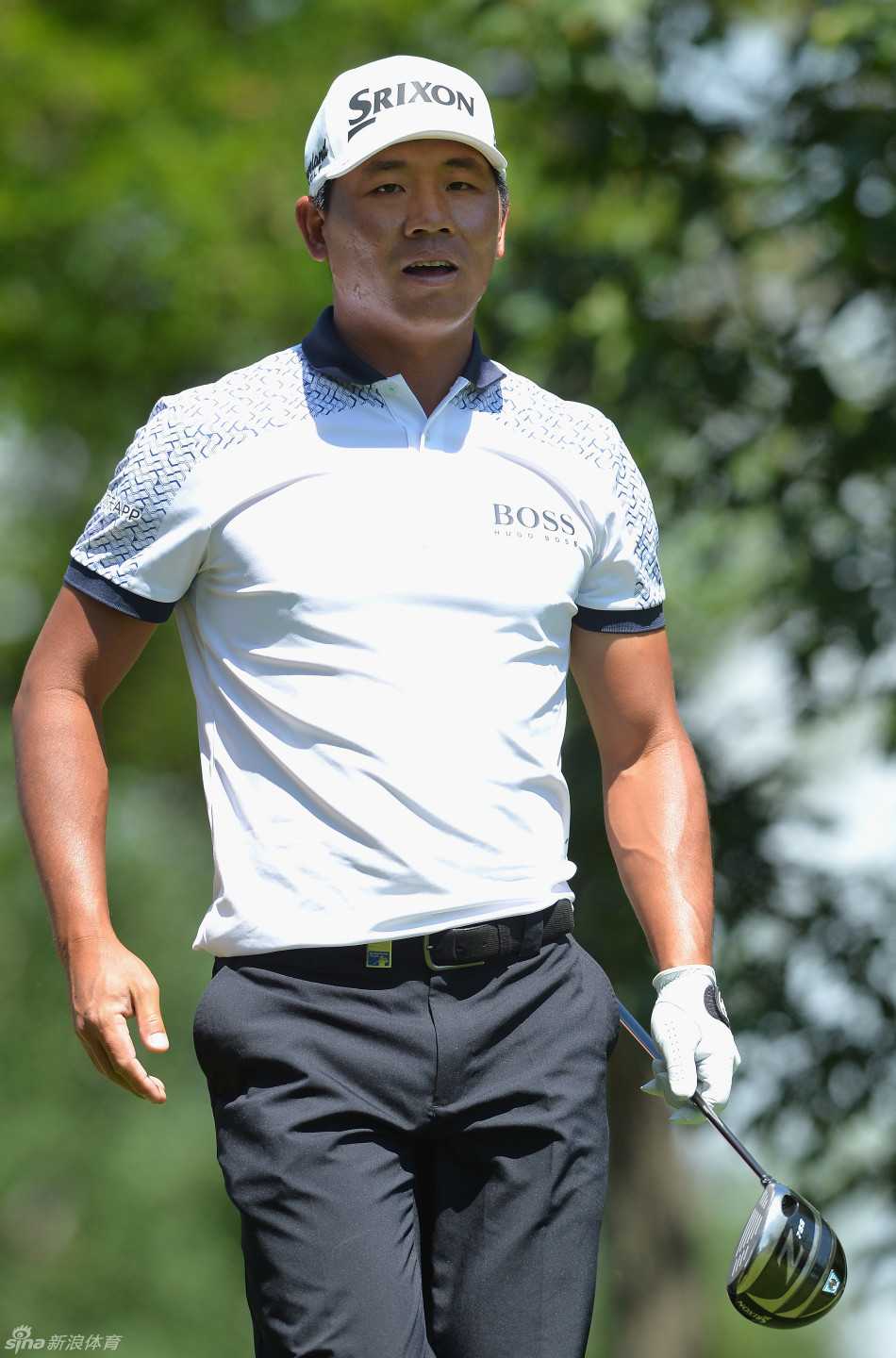 瑞典选手布罗伯格完成一记漂亮的挥杆后优雅收杆，动作流畅而稳定