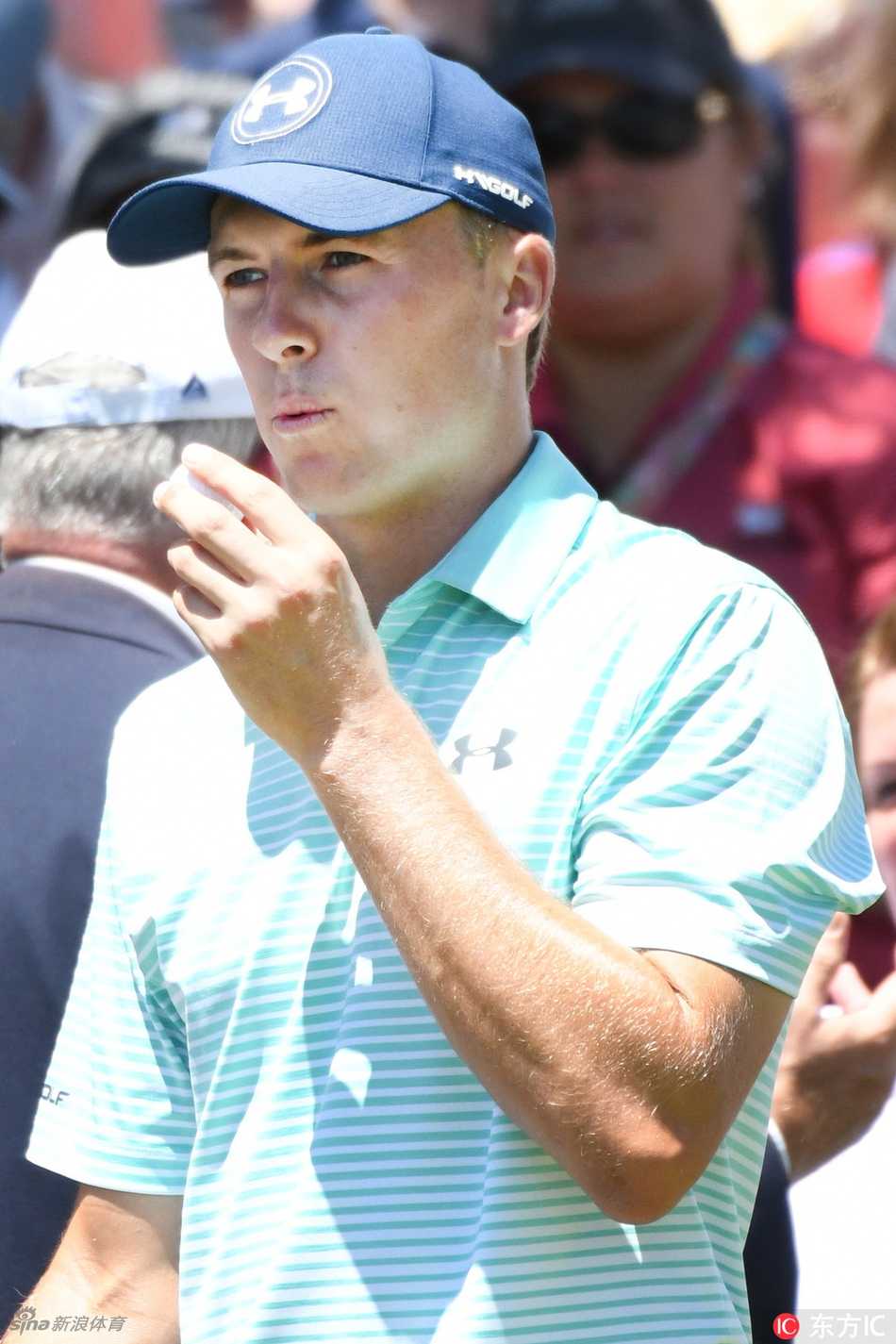 旅行者锦标赛冠军奖杯的特写，它等待着当天最伟大英雄的捧起