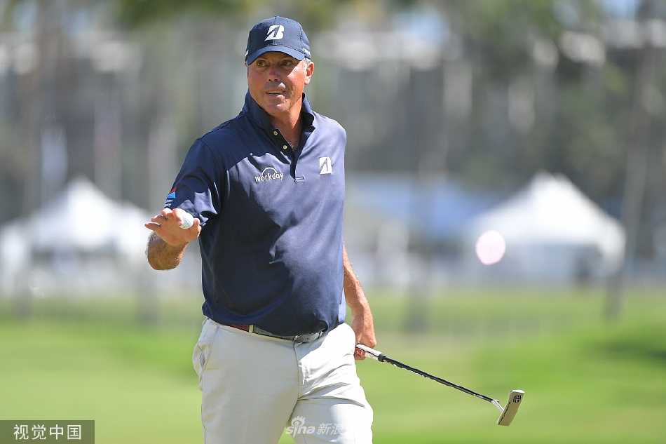 李昊桐在索尼公开赛绿茵之上专注推击，凝神静气追寻小鸟机会