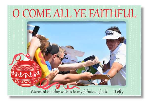 瑞德在圣诞贺卡上重现莱德杯经典“嘘”声手势，眼神狡黠，仿佛在说：节日需要一点安静的惊喜。