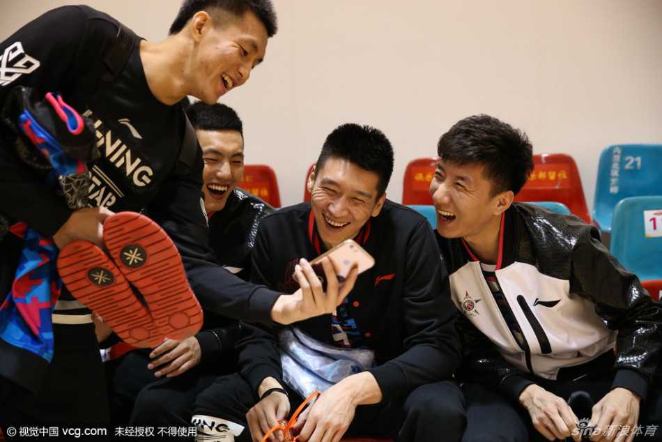 北区队训练场充满欢笑，这欢乐的气氛感染着每一个人