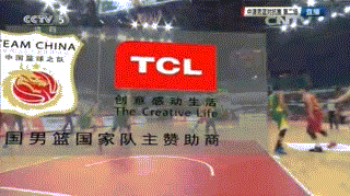 虽然比赛遗憾失利，但小将常林在场上的拼劲有目共睹。他持球从侧翼强行杀入，在空中与澳大利亚壮汉激烈对抗后失去平衡，但依然奋力将球抛出，搏得了裁判的哨声，用最强硬的态度捍卫着中国男篮的尊严。