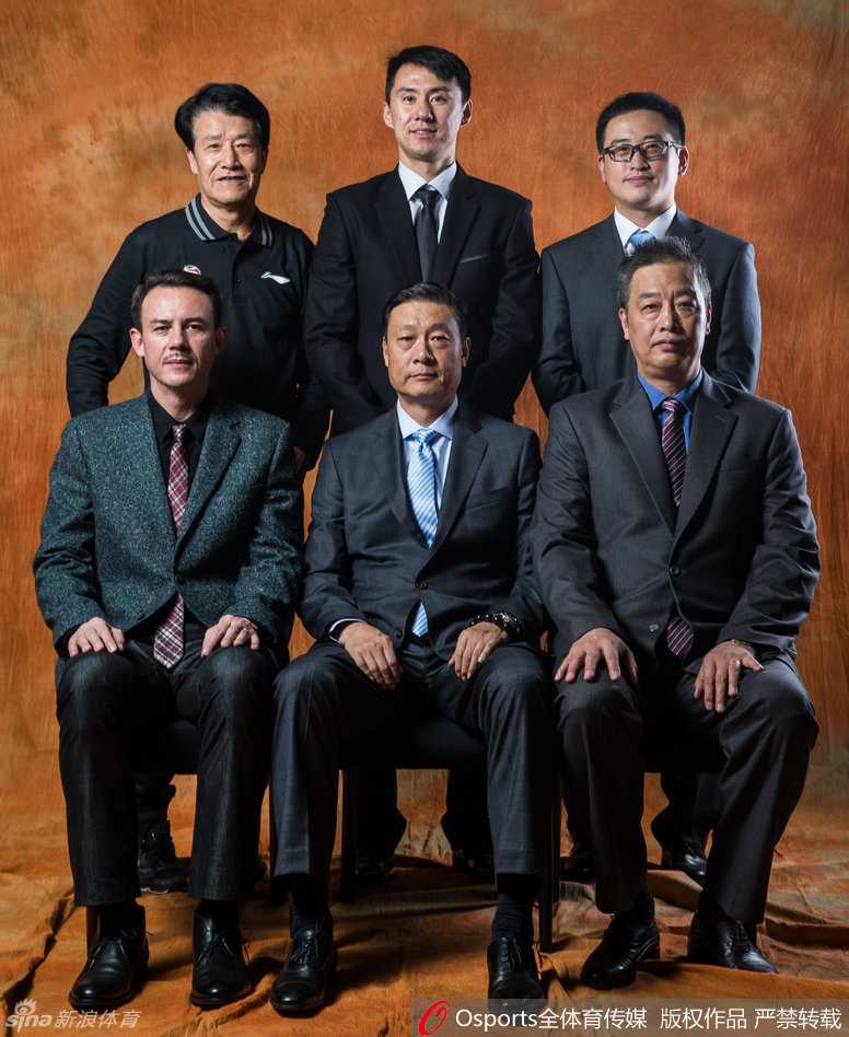 飞虎将士们肩并肩，西热力江与王子瑞等人在训练中展现兄弟情深。