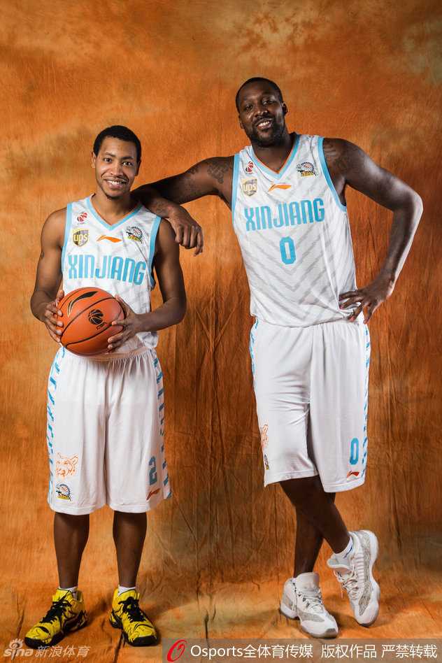 锋线群英会，李根与可兰白克领衔，构筑起球队最坚固的侧翼防线。