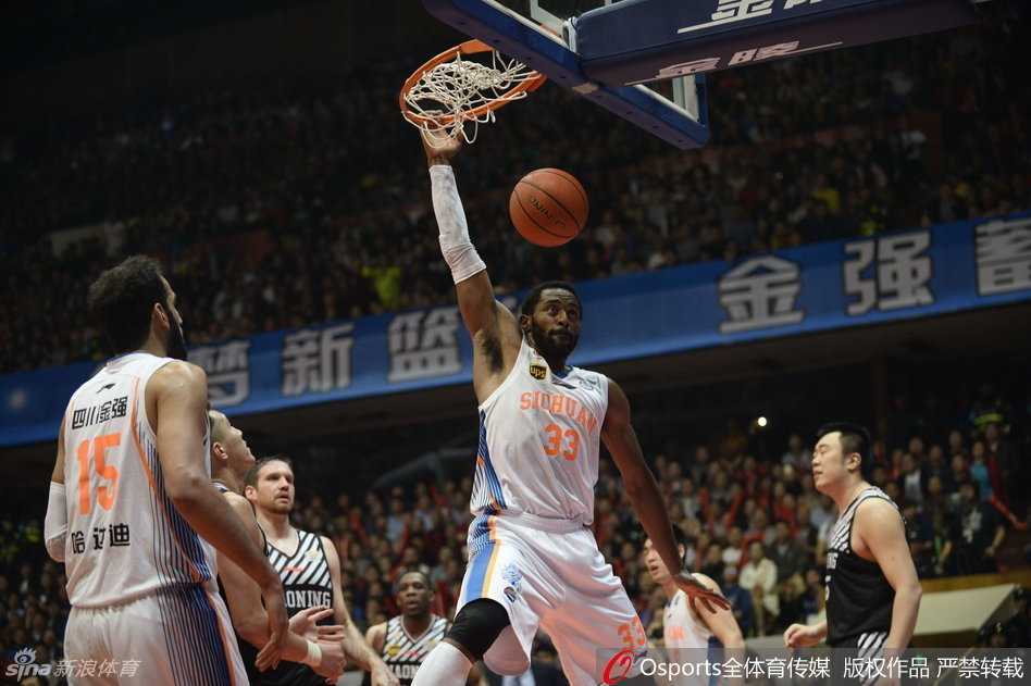 张春军挂筐暴扣怒吼，宣告国内球员也能在总决赛舞台主宰比赛