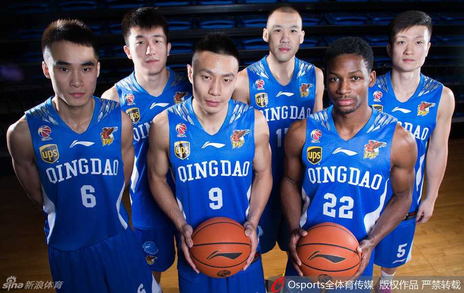 全队上下团结一心，在巩晓彬的带领下，这支青岛双星队已经准备好迎接任何挑战，记录下这经典的瞬间。