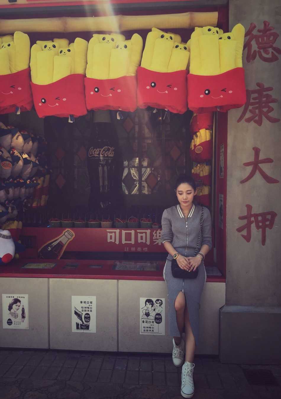 宝贝们在舞台上展现娴熟技巧，配合动感音乐热舞，用实力嗨翻全场，让观众目不转睛。