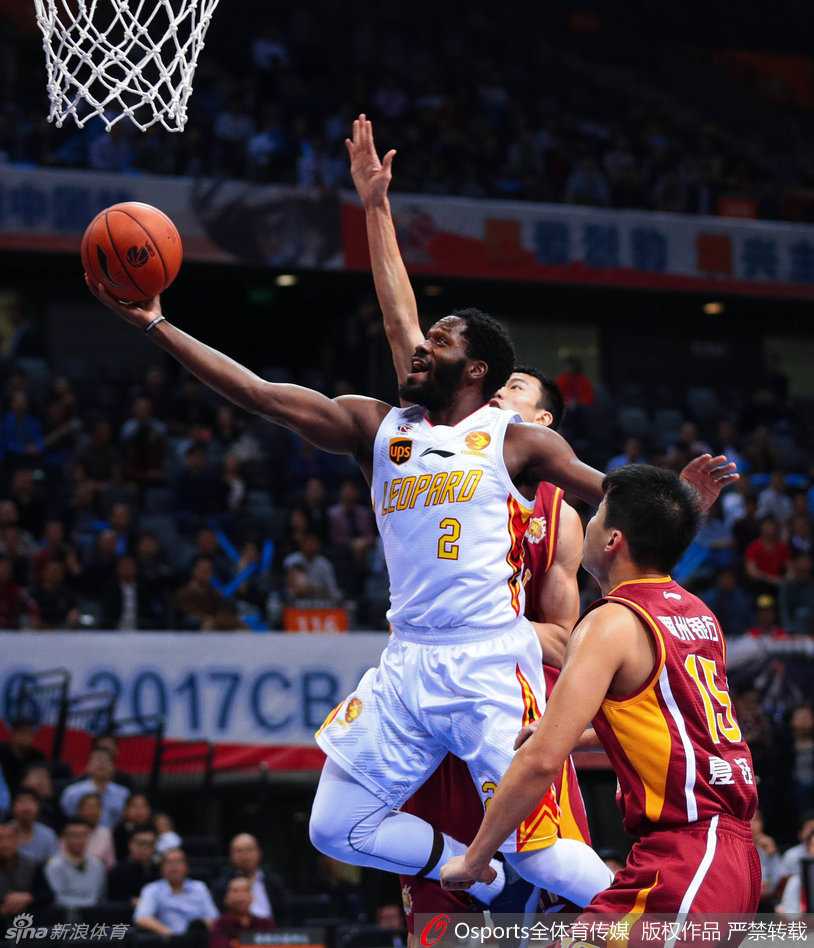 李慕豪送出精妙传球后迅速空切，队友心领神会，两人之间完成了精彩的连线配合。