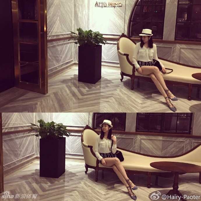 李跑在美国马场学习马术，黑色皮裤搭配马丁靴尽显飒爽英姿，她紧握缰绳与骏马温柔互动，大长腿格外吸睛。