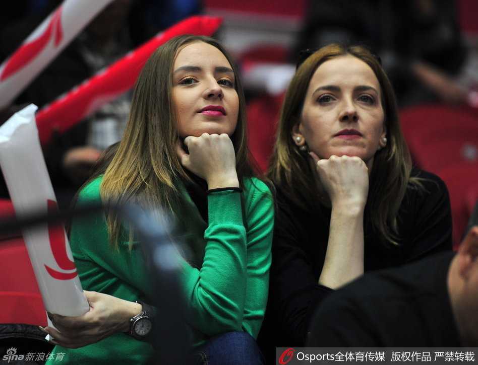 布莱切强势背打，坦克式碾压上篮让同曦内线无可奈何