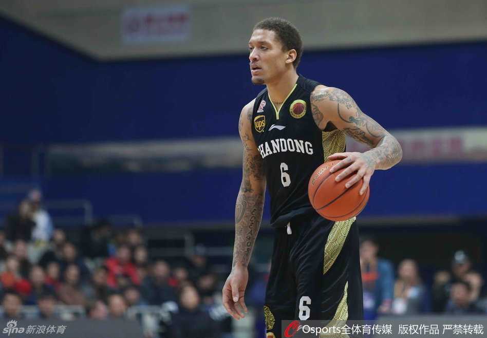 孟达重回故地，眼神中既有对老友的眷恋，也有作为对手一决高下的坚定。