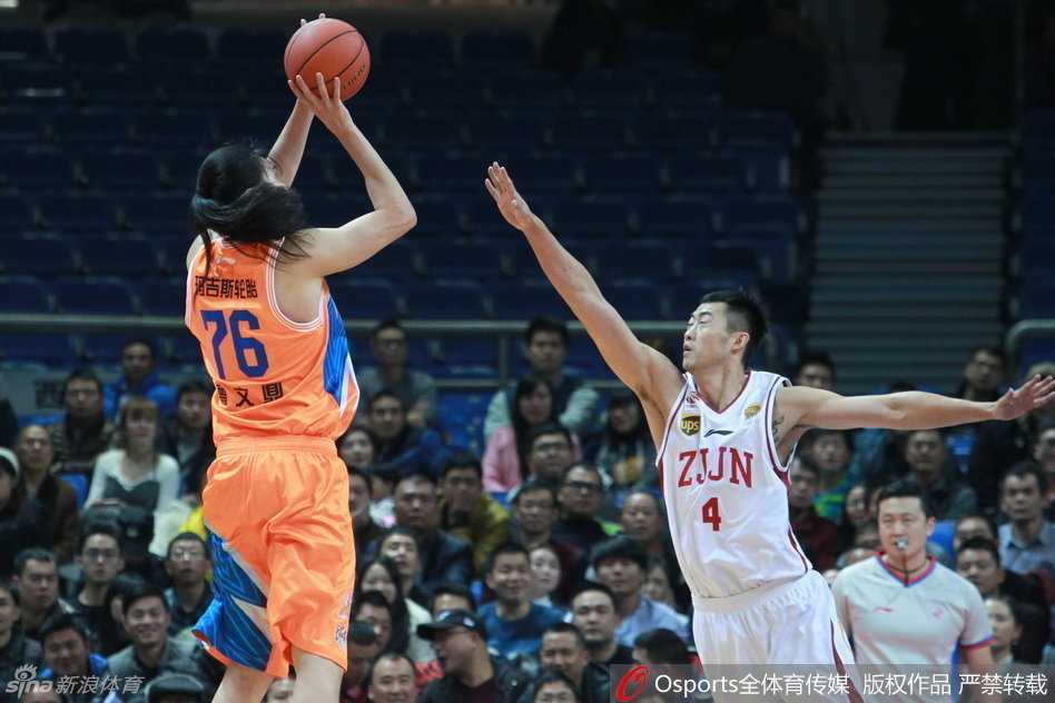 曾文鼎弧顶三分出手，皮球划出彩虹般弧线直钻网窝