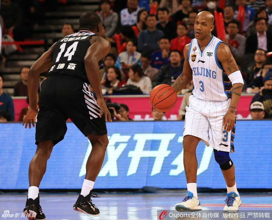 上海核心后卫刘晓宇运筹帷幄，用出色表现撑起球队后场重任