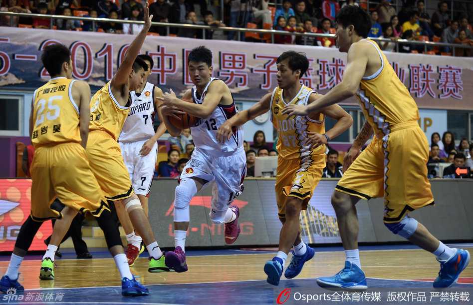 佛山外援使出金鸡独立，绝杀一刻技惊四座