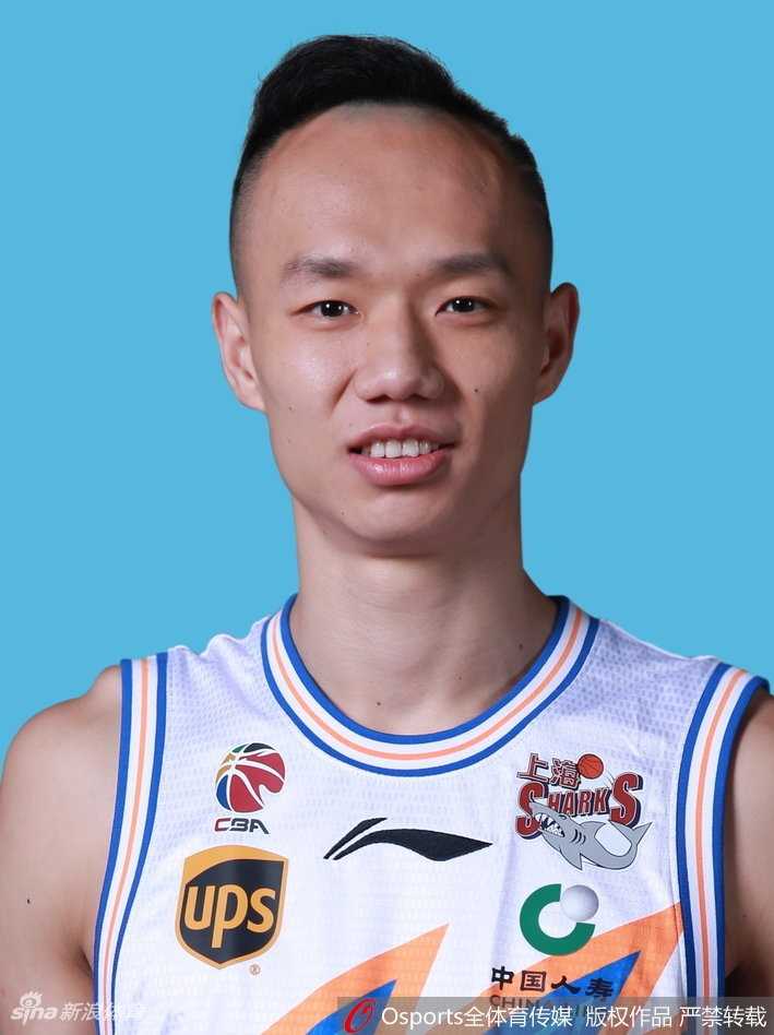 内线悍将董瀚麟霸气外露，强力加盟充实大鲨鱼内线