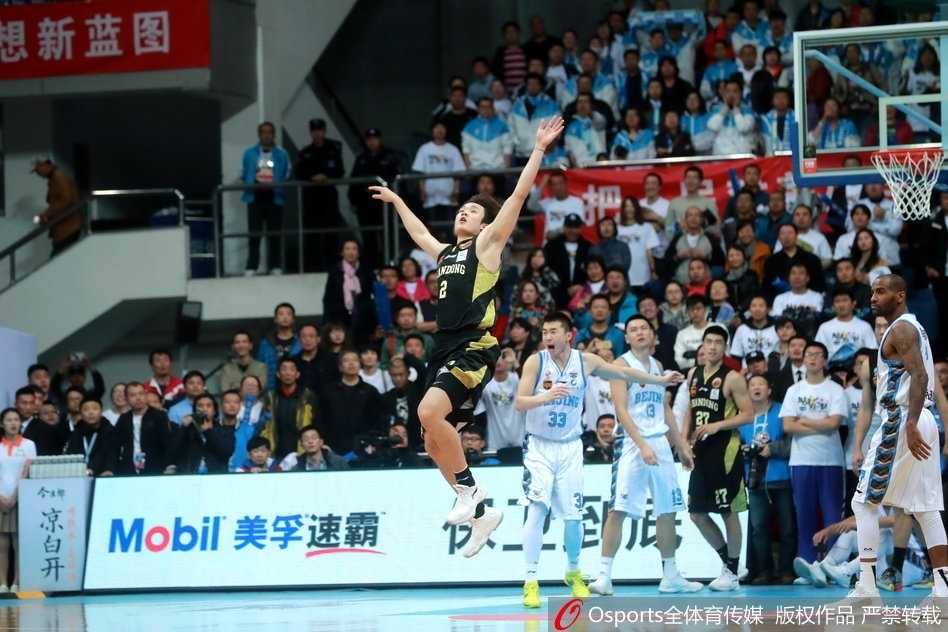 丁彦雨航手起刀落，用一记冷血罚球在首钢主场完成准绝杀，让整个球馆瞬间鸦雀无声。