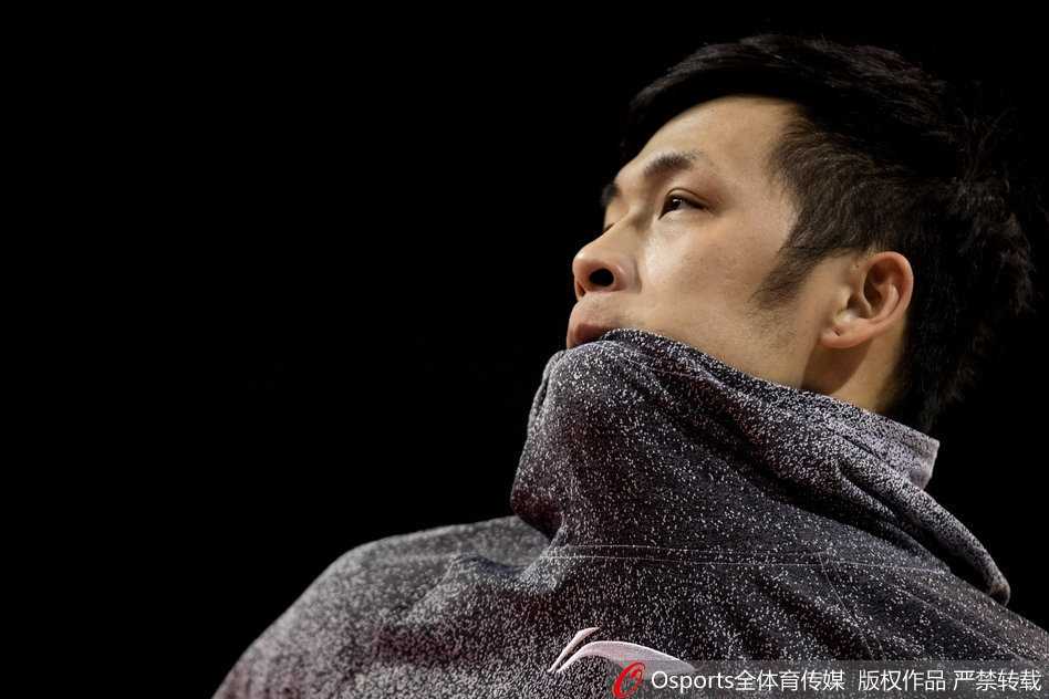 巴赫拉米如同狡猾的猎豹，在快攻反击中疾速狂奔，他的欧洲步上篮是撕裂对手防线的致命武器。