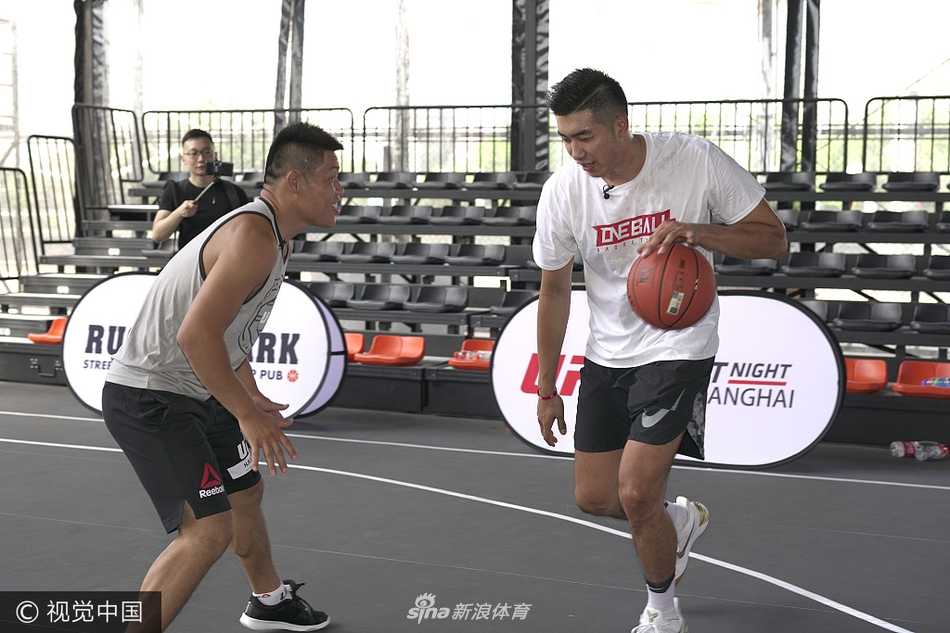 活动的尾声，四位不同领域的体育人——吴冠希、曹芳、霍洛威与李景亮聚在一起亲切合影，这张合影定格了2017年那个夏天，上海体育界一次难忘的文体大融合。