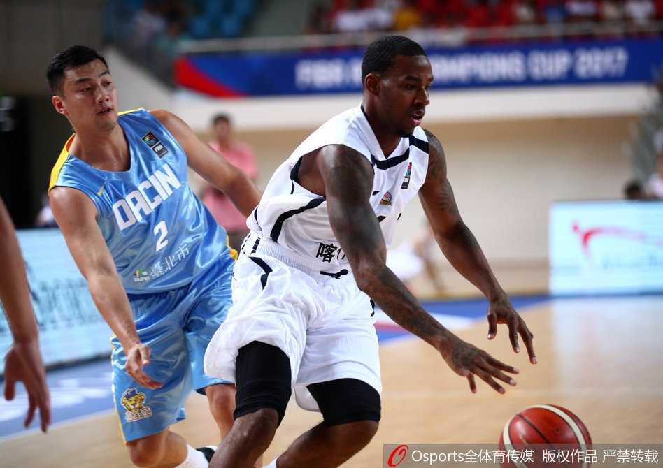 新疆飞虎惊魂一刻 力克台北达欣迎亚冠两连胜 关键时刻,王子瑞手起刀落命中致胜三分,全场球迷瞬间沸腾,他本人也做出了一个霸气的庆祝手势。