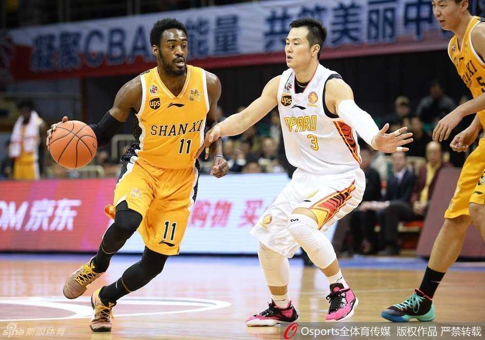 本土三分雨倾盆而下 孟铎十记三分射落山西富兰克林空砍三双 曾令旭持球加速瞬间过掉防守,轻盈挑篮得分,动作舒展如行云流水