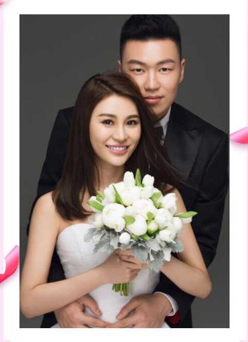 幸福满溢的互动瞬间，李根轻揽妻子腰肢，王星洋则依靠在丈夫坚实的臂膀上，画面定格了这一刻的岁月静好。