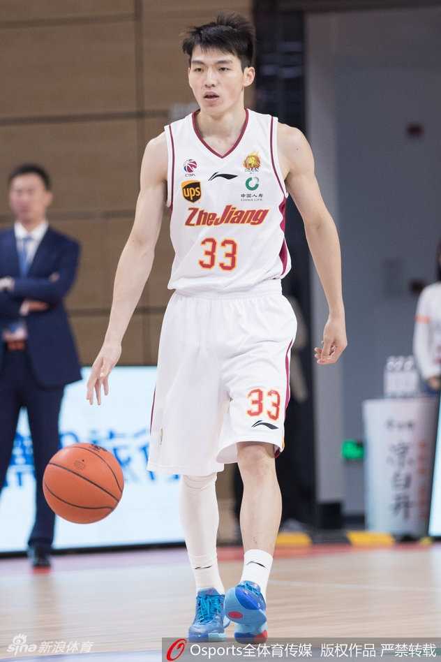 浙江外援威姆斯高高跃起跳投，他用全场36分14篮板10助攻的完美三双表现统治了比赛