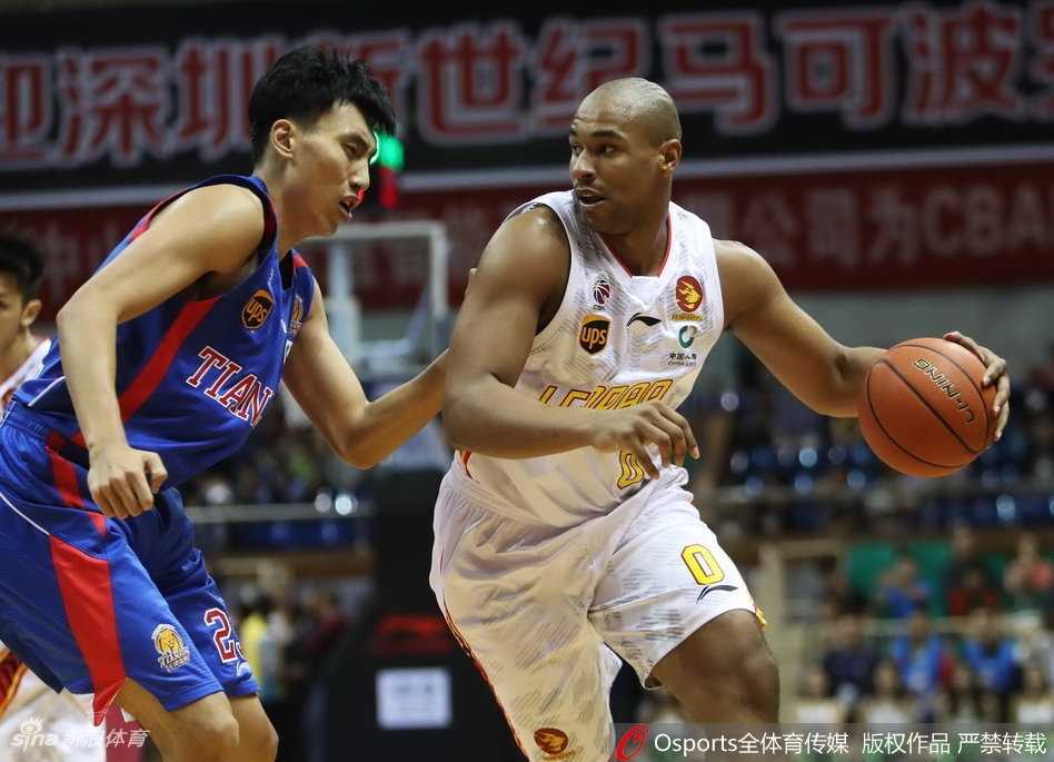 顾全外线手起刀落，三分球应声入网瞬间点燃主场球迷热情