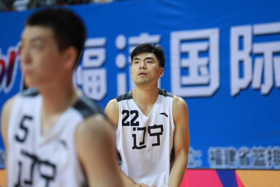 福清争霸赛辽篮狂胜立陶宛劲旅 辽篮快攻旋风,白色闪电撕裂对手防线