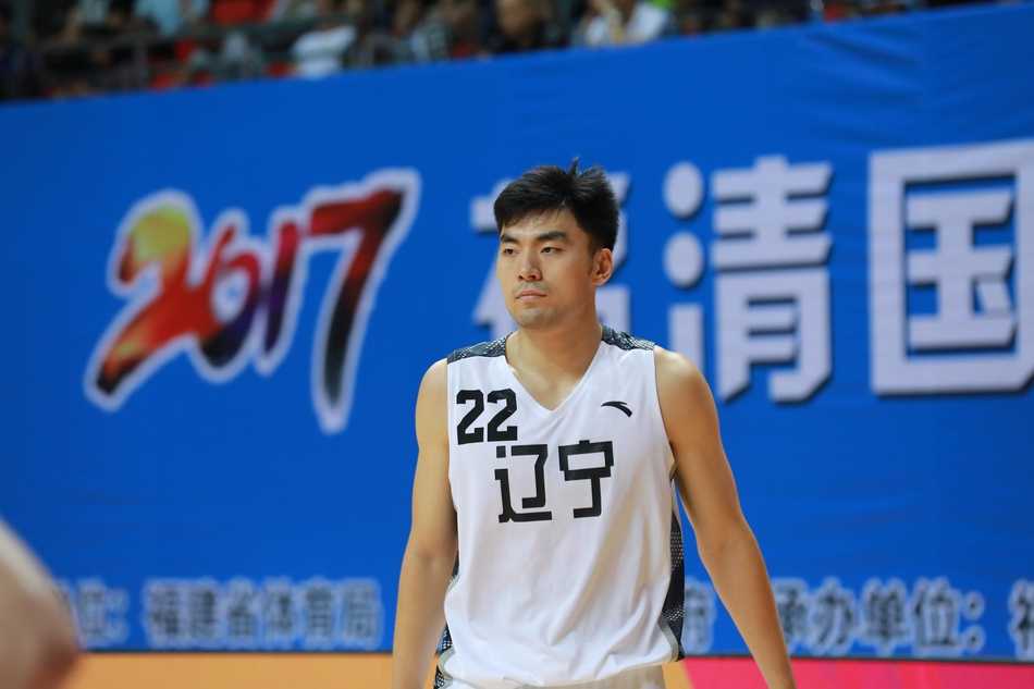 福清争霸赛辽篮狂胜立陶宛劲旅 板凳奇兵手感滚烫,手起刀落三分穿心引爆替补席