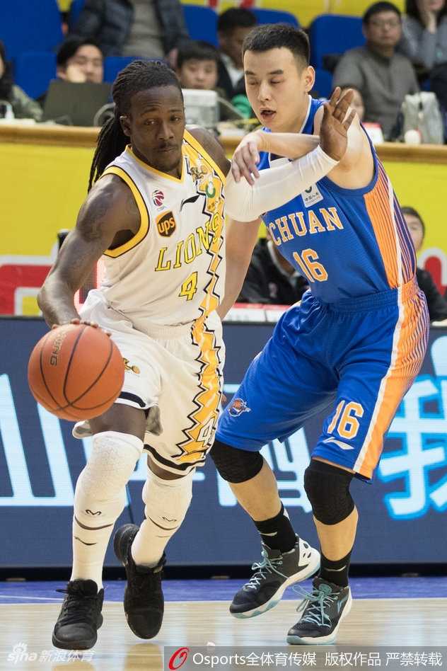 宝岛老将林志杰弯弓搭箭，三分线外手起刀落，用标志性的投篮为广厦稳住阵脚，诠释老将价值