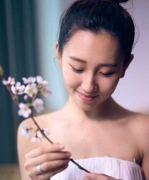 科比门徒与志玲倩影:浙传篮球宝贝的跨界魅力 她手握篮球眼神坚定,曼巴精神融入血液,在赛场上绽放属于自己的光芒