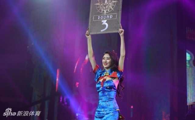 窈窕搏击宝贝萌萌:篮球场上的活力风景线 萌萌投篮后笑容洋溢,汗水闪耀着光芒,仿佛将整个篮球场的活力都凝聚在脸上