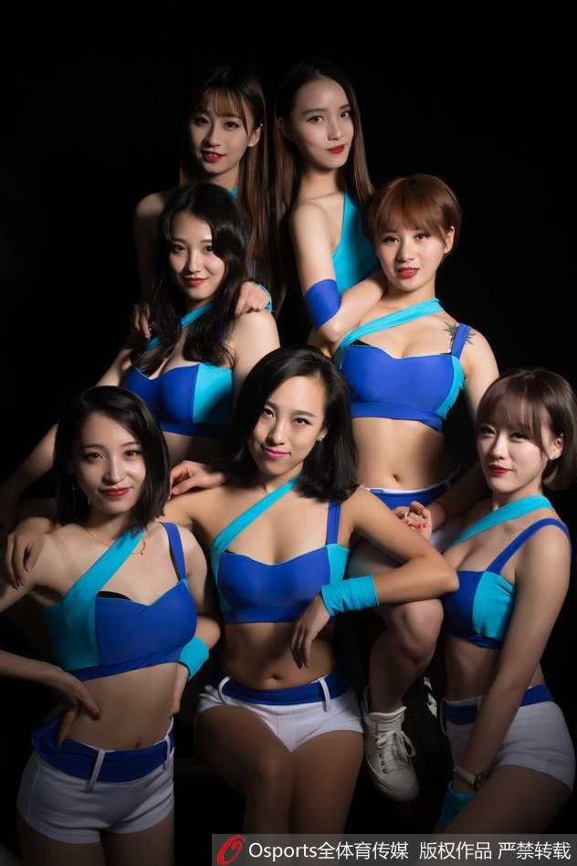 肯帝亚篮球宝贝KDancer:凯旋之舞下的赛场精灵 特写镜头下的肯帝亚宝贝,肌肤胜雪,唇角上扬的甜美笑容如同春日暖阳,让人忘却赛场上的激烈拼抢