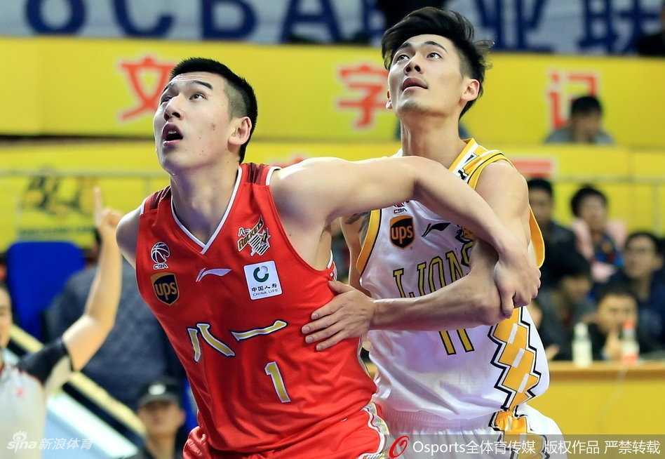 胡金秋三节飙二十六分 广厦主场狂胜送八一十连败 八一主教练阿的江在场边神情严峻地指挥着战斗,双手拢在嘴边向场内呼喊战术,面对巨大的分差,他依然希望弟子们能战斗到最后一刻。