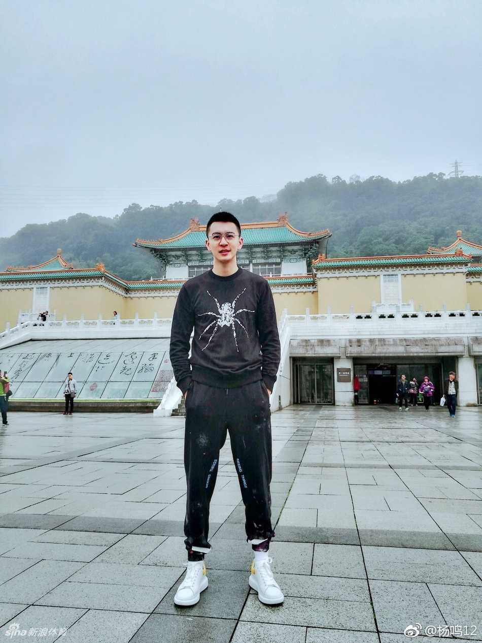 辽篮宝岛行圆满收官,杨鸣晒照定格美好瞬间 功勋外援哈德森在热身赛中神情专注,紧咬球衣,他的精彩发挥是辽篮能够在落后13分的情况下最终逆转取胜的关键先生。