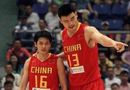 追风少年永不谢幕 陈江华二十九岁生日快乐 国际赛场上陈江华如“亚洲威少”般快攻突破,面对防守球员依然风驰电掣