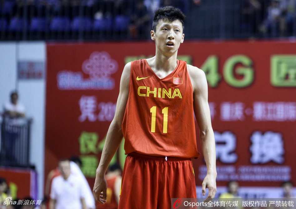 重庆綦江激战:国奥男篮最后时刻惜败立陶宛联队 赛后技术统计表上,胡金秋、赵岩昊、吴羽佳等人的名字和数据清晰可见,这些数字背后记录了他们在场上拼搏的每一分钟