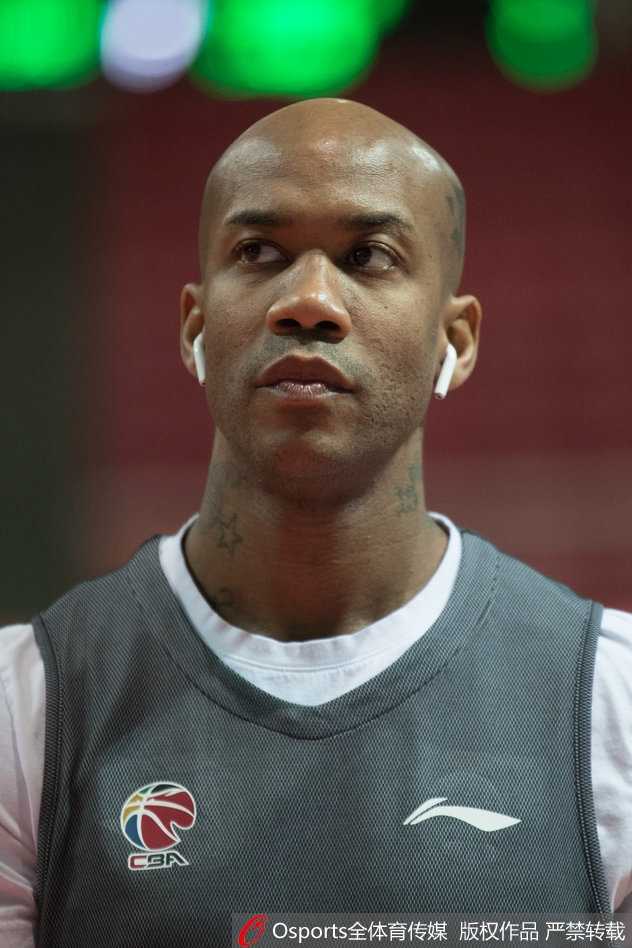 北控男篮的备战训练中，马布里进行持球推进练习，速度与力量依旧不减当年。