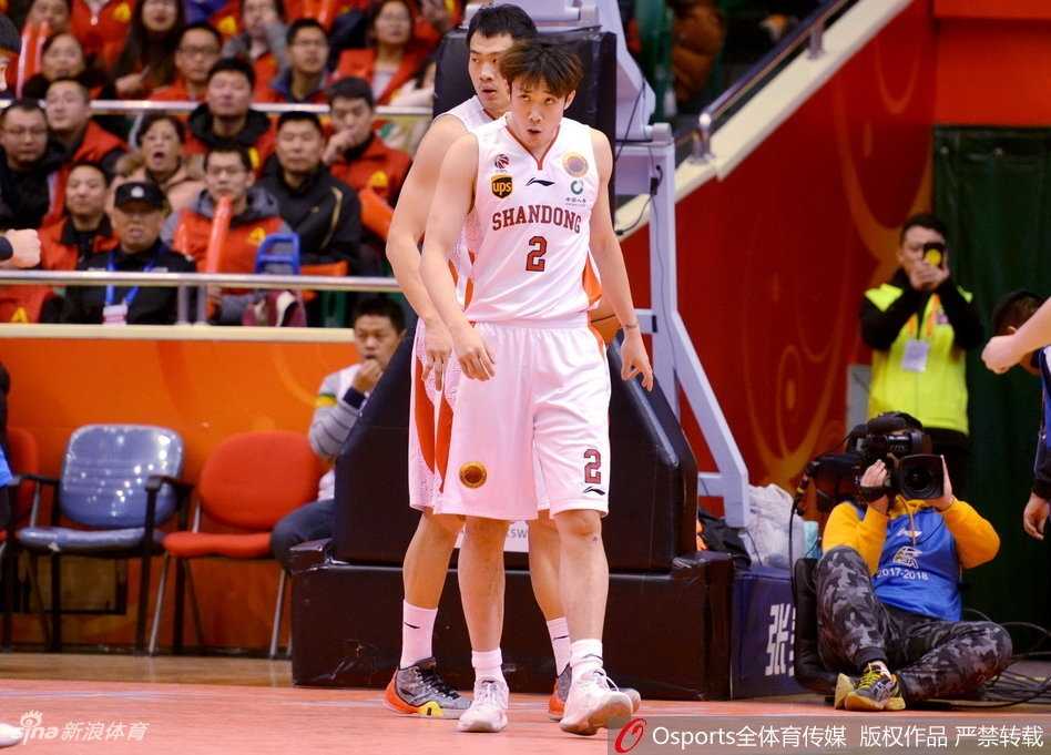 陶汉林旱地拔葱单臂炸裂劈扣，泰山力量震慑全场