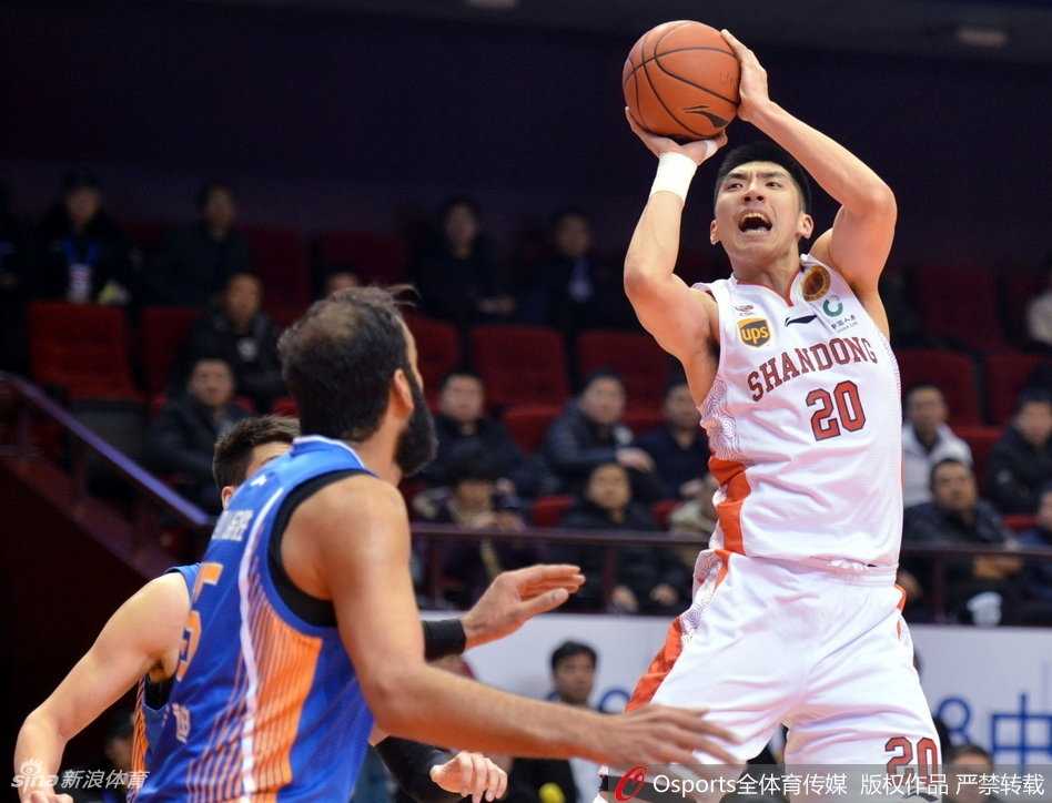 哈达迪与莫泰篮下激烈肉搏，肌肉碰撞火花四溅