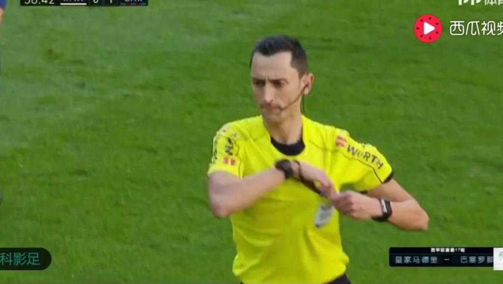 7分领跑！巴萨国家德比主场4-3险胜十人皇马