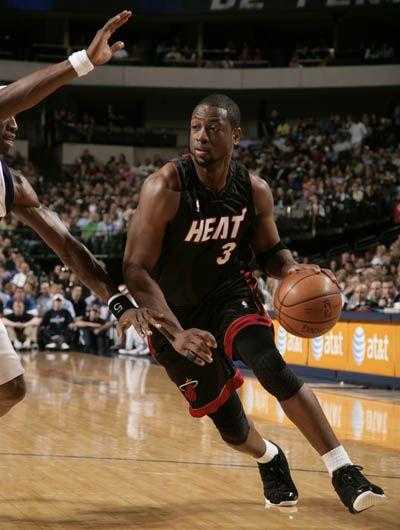 三巨头94-88逆转湖人终结八连胜