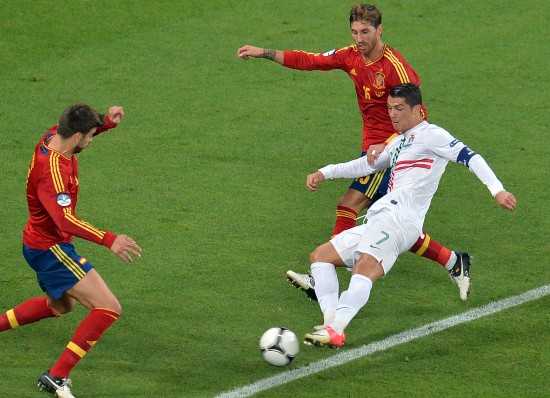 孤胆英雄C罗戴帽：葡萄牙3-3绝平西班牙