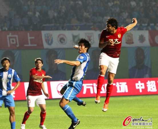 恒大2-0富力迎范加尔首秀开门黑 暴力鸟传射主宰德比