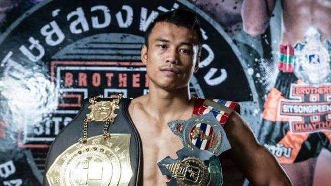 标题:根拳坛成吉思汗铁拳KO黑曼巴,一锤定音定乾坤 标题:根拳坛成吉思汗铁拳KO黑曼巴,一锤定音定乾坤