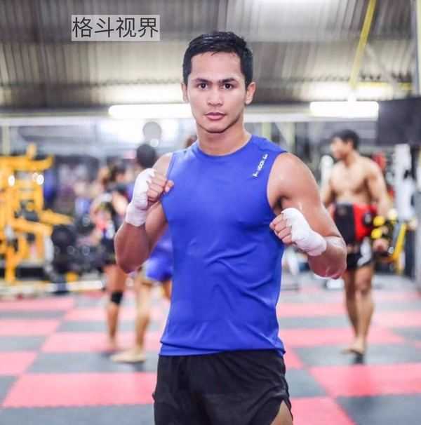 标题:根拳坛成吉思汗铁拳KO黑曼巴,一锤定音定乾坤 标题:根拳坛成吉思汗铁拳KO黑曼巴,一锤定音定乾坤