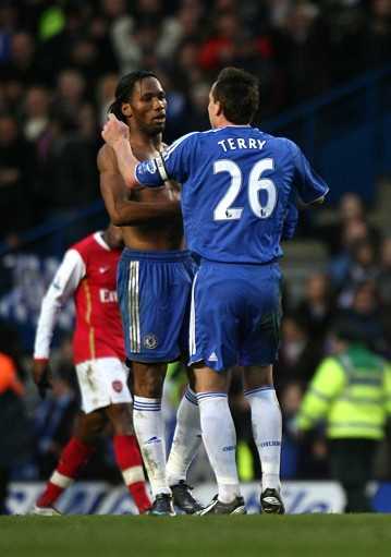 英超榜首战枪手角球双响挫蓝军 英超榜首战枪手角球双响挫蓝军