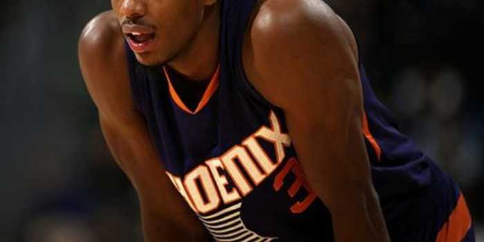 “根库里”是对西汉姆联（绰号“铁锤帮”）的趣味谐音调侃，而“刺客”则指代目前正处于降级区岌岌可危的托特纳姆热刺。